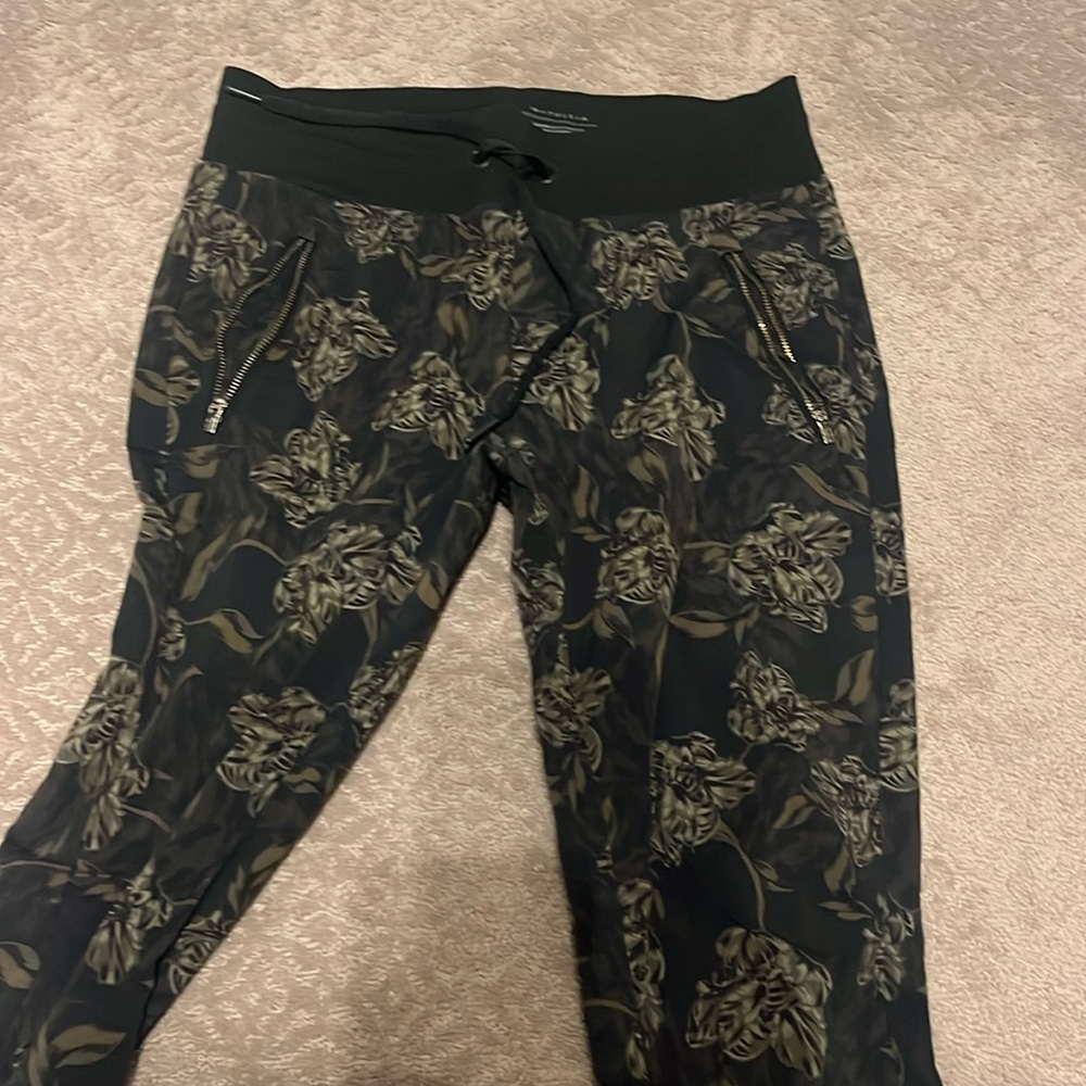 Athleta Trekkie North Printed Jogger size 6